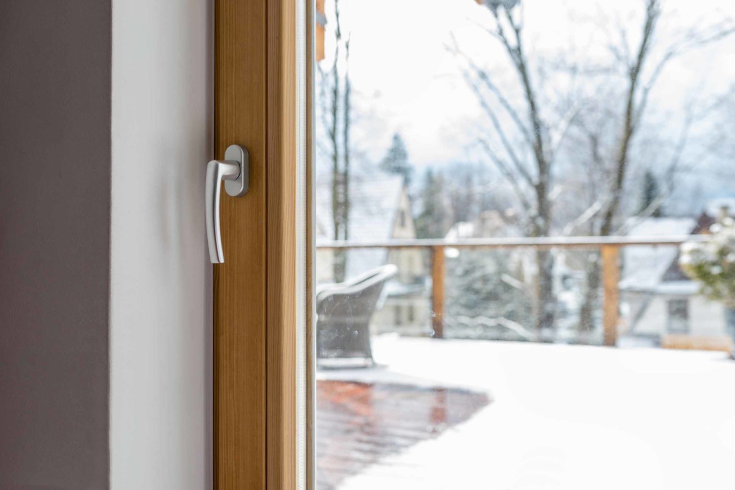 common windows and doors issues in winter