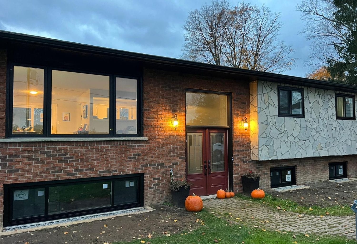 What Is the Difference Between a Sash Window and a Casement Window - EcoTech Windows & Doors