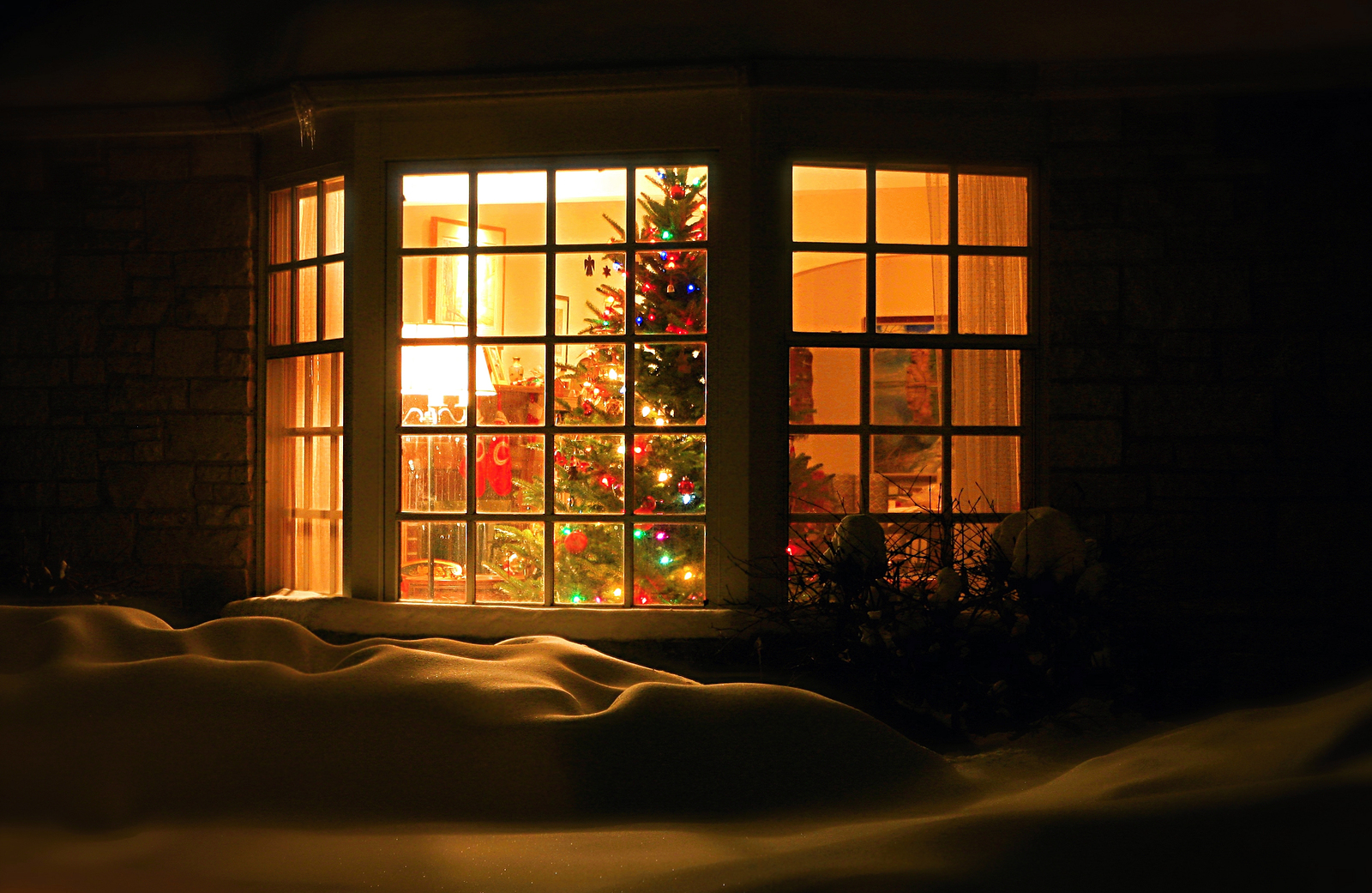 christmas-decoration-idea-display-window