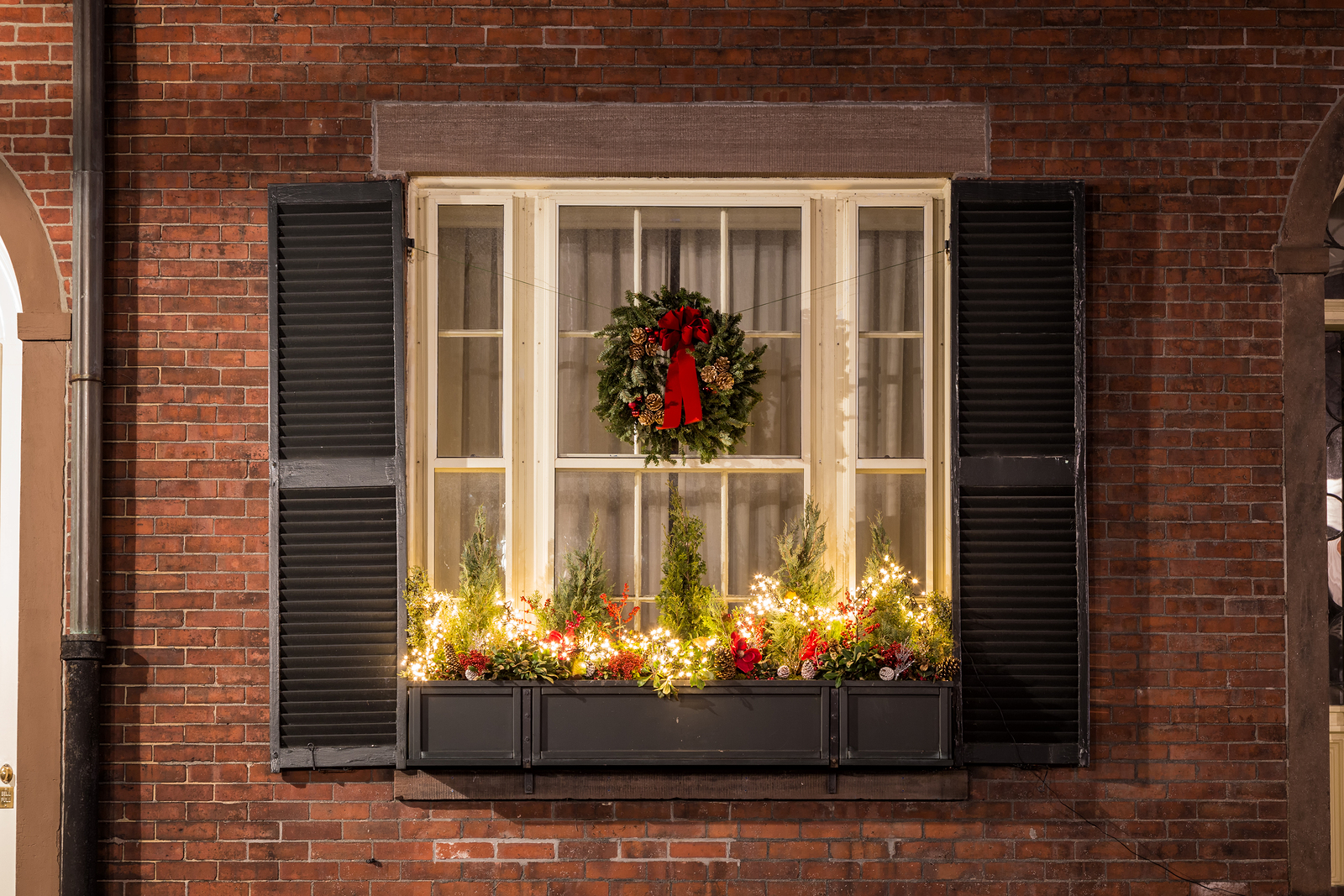 window-decoration-wreath-christmas